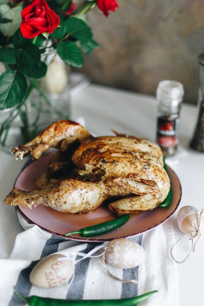 White porcelain plate Fried chicken
